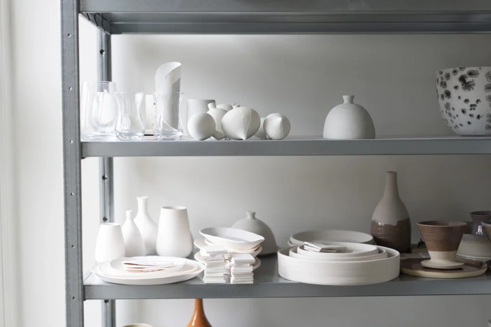 Servies op de planken